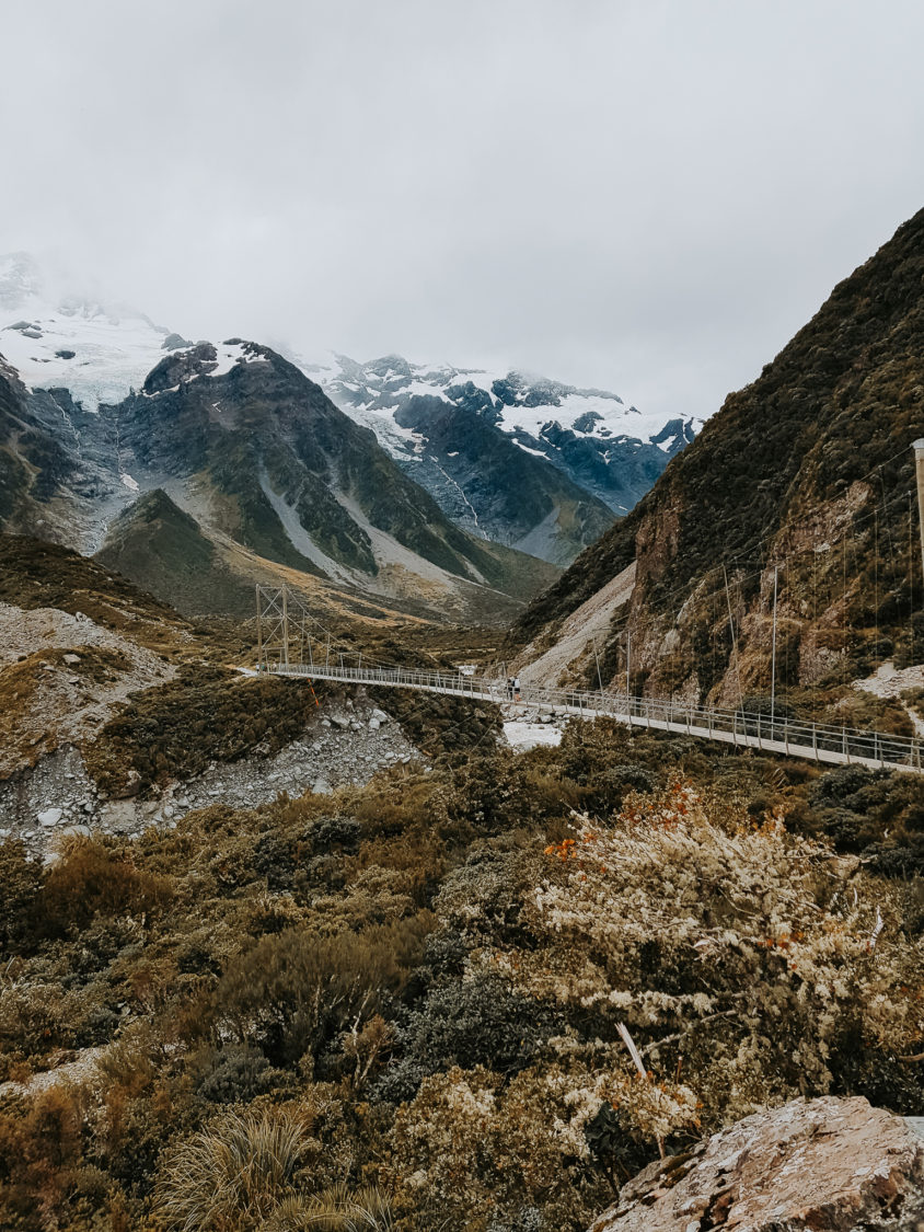 Suspension bridge in Hooker Valley Track