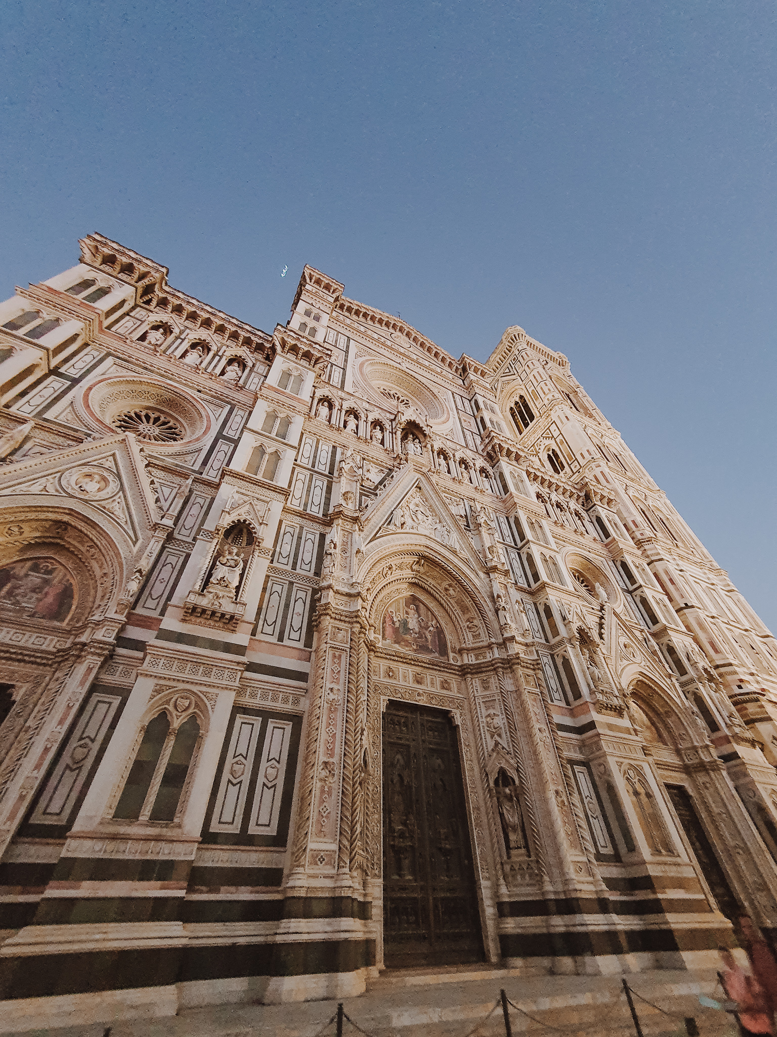 Santa Maria di Fiore seen from under